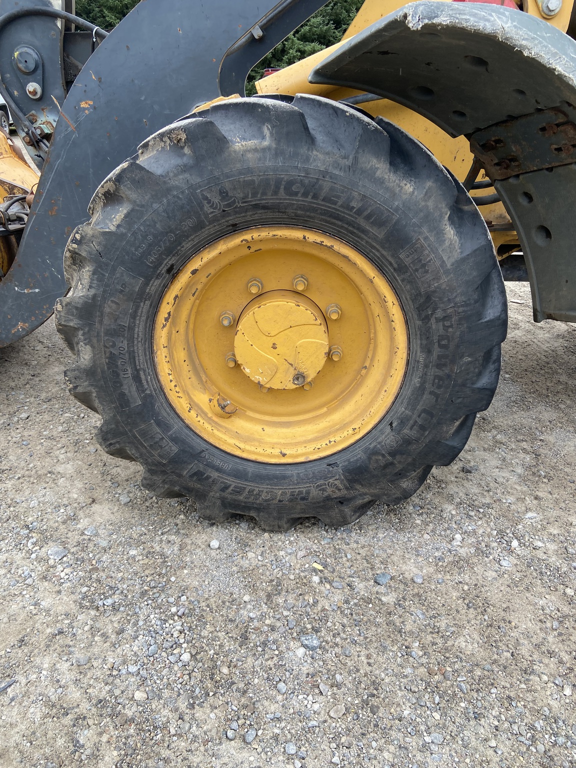 2011 John Deere 244J Image 9