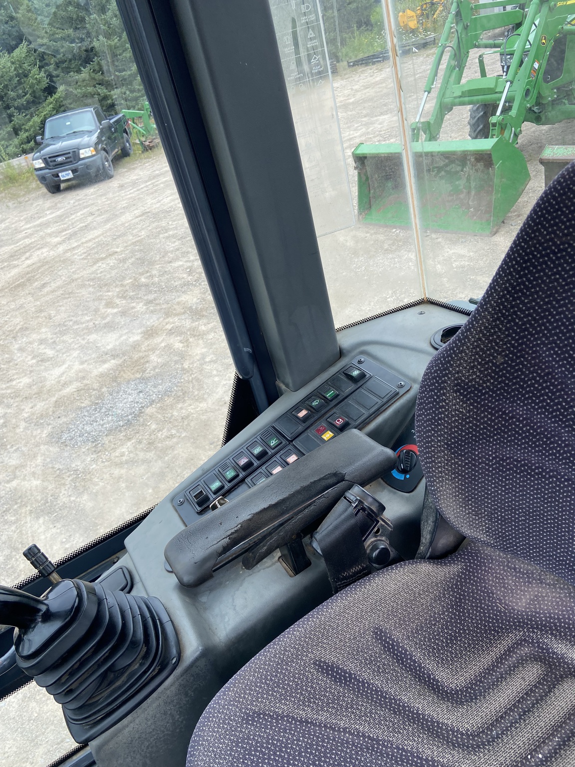 2011 John Deere 244J Image 17