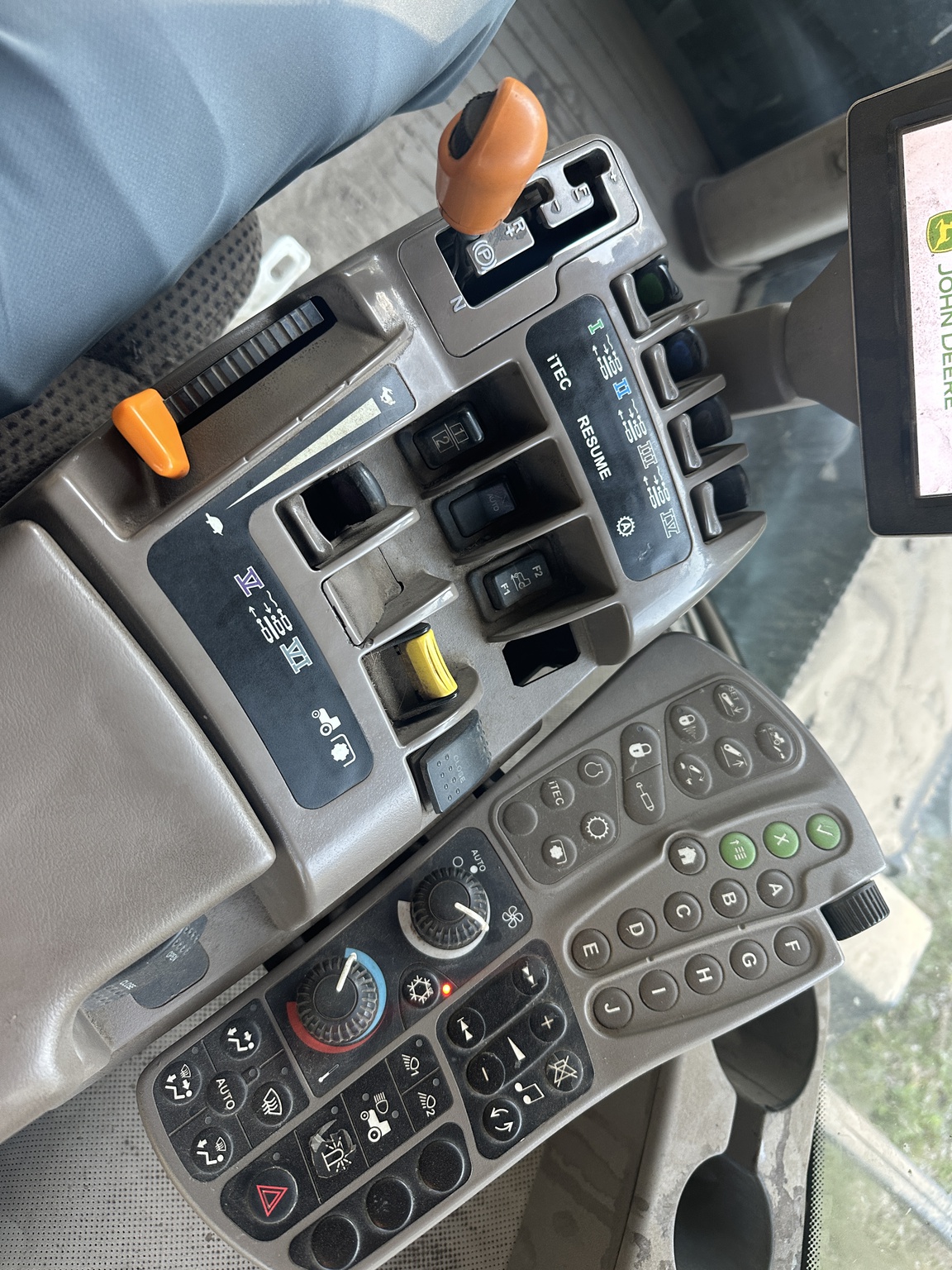 2014 John Deere 9560R Image 4