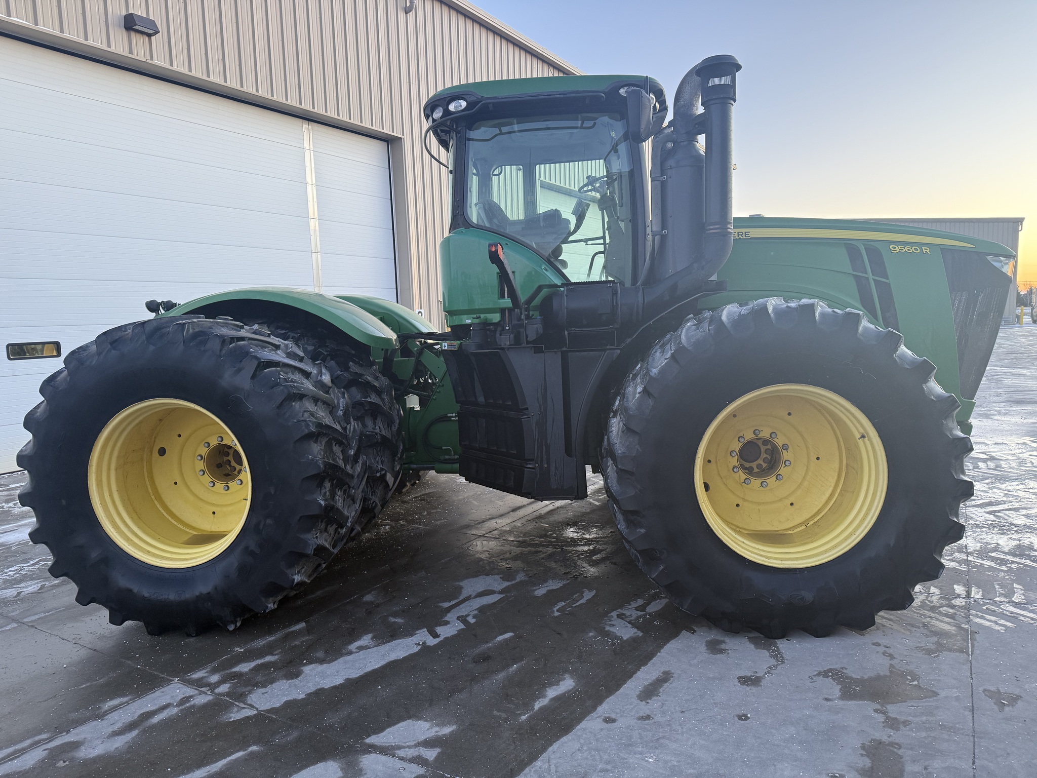2014 John Deere 9560R Image 2