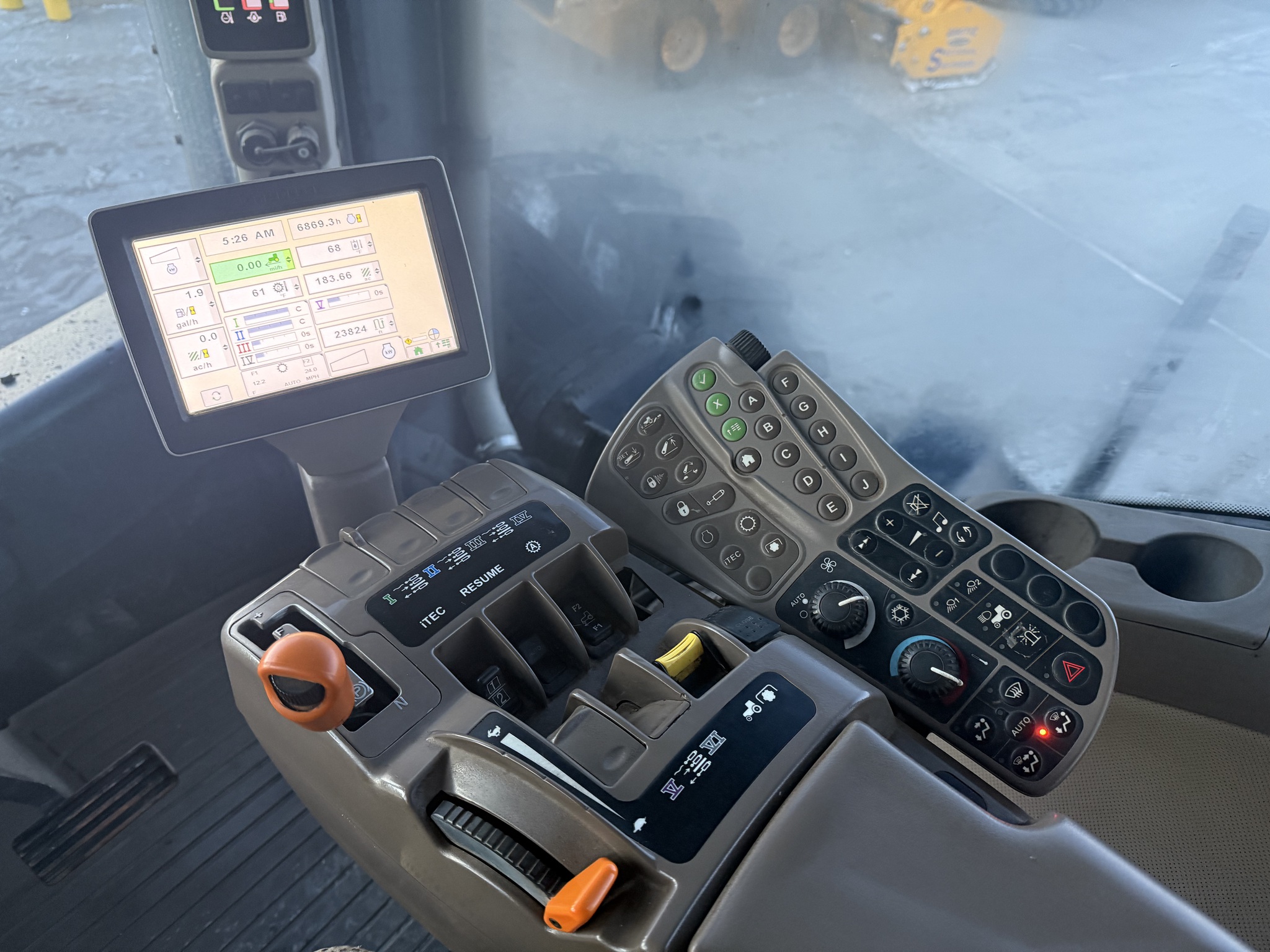 2014 John Deere 9560R Image 10