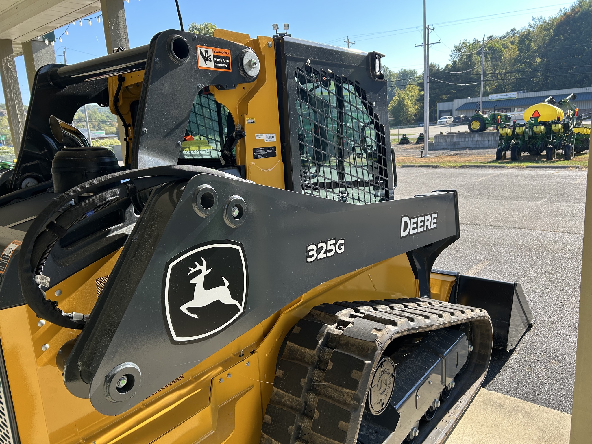 2025 John Deere 325G Image 4