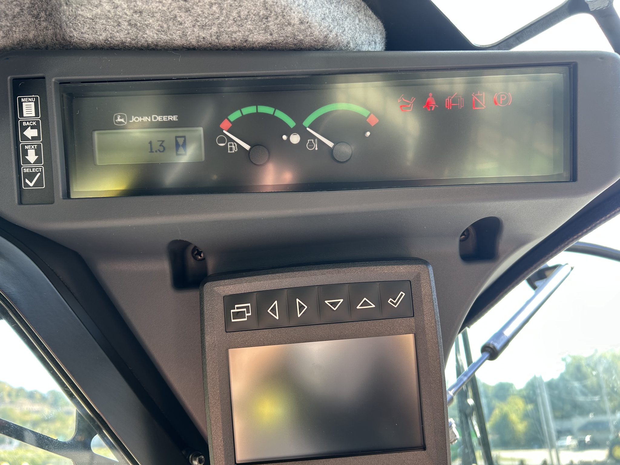 2025 John Deere 325G Image 9