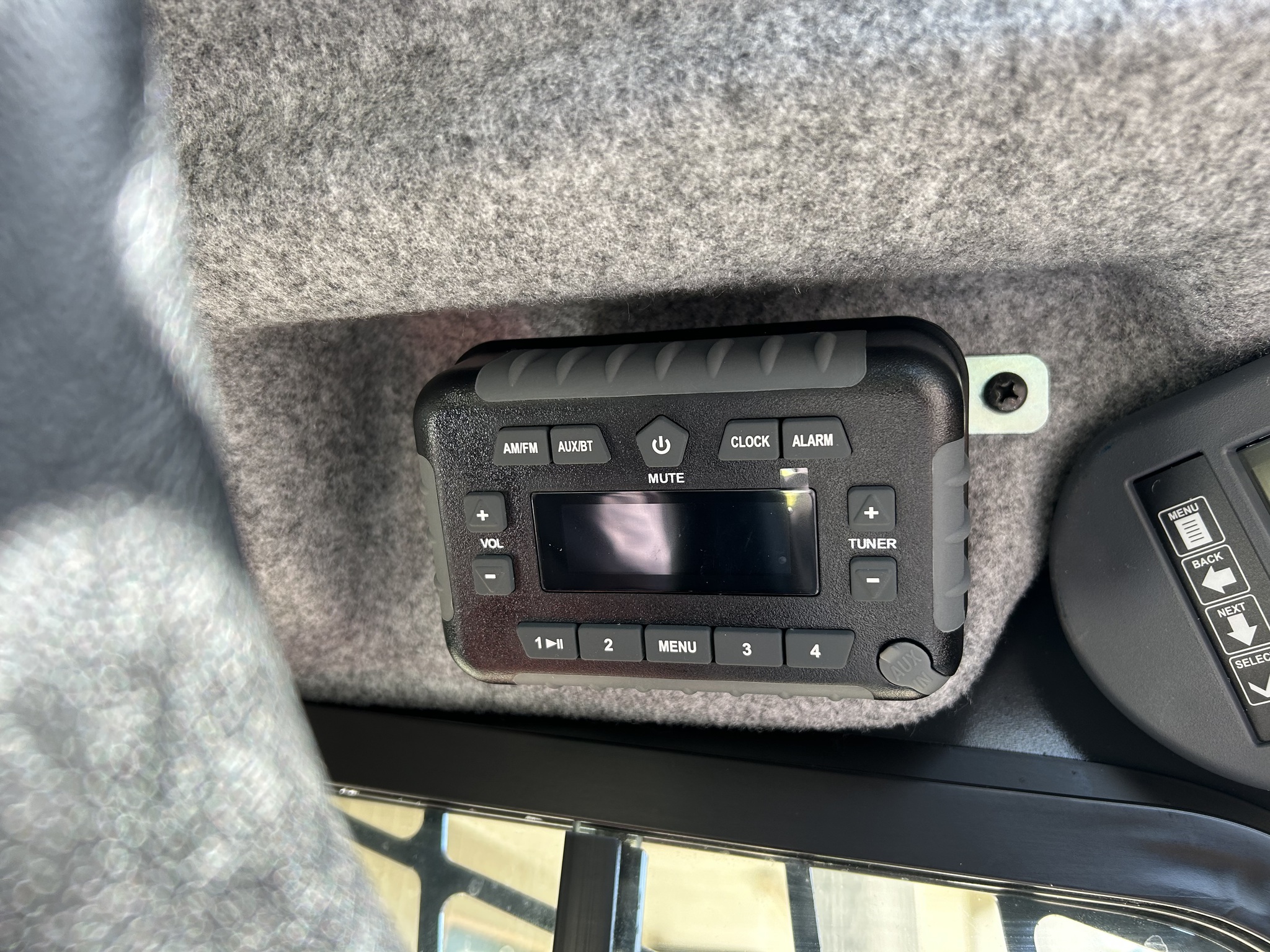 2025 John Deere 325G Image 10