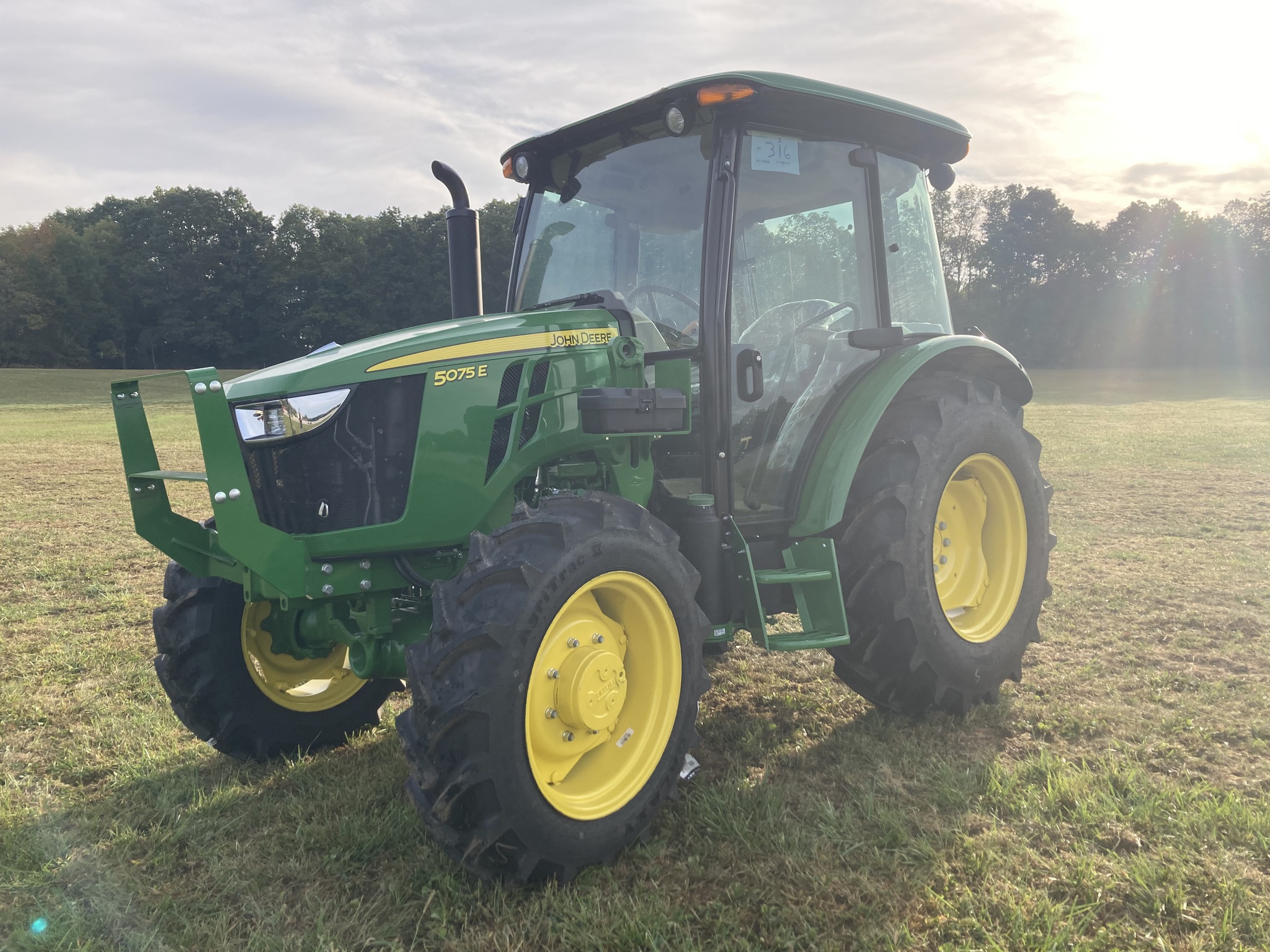 2025 John Deere 5075E Image 1