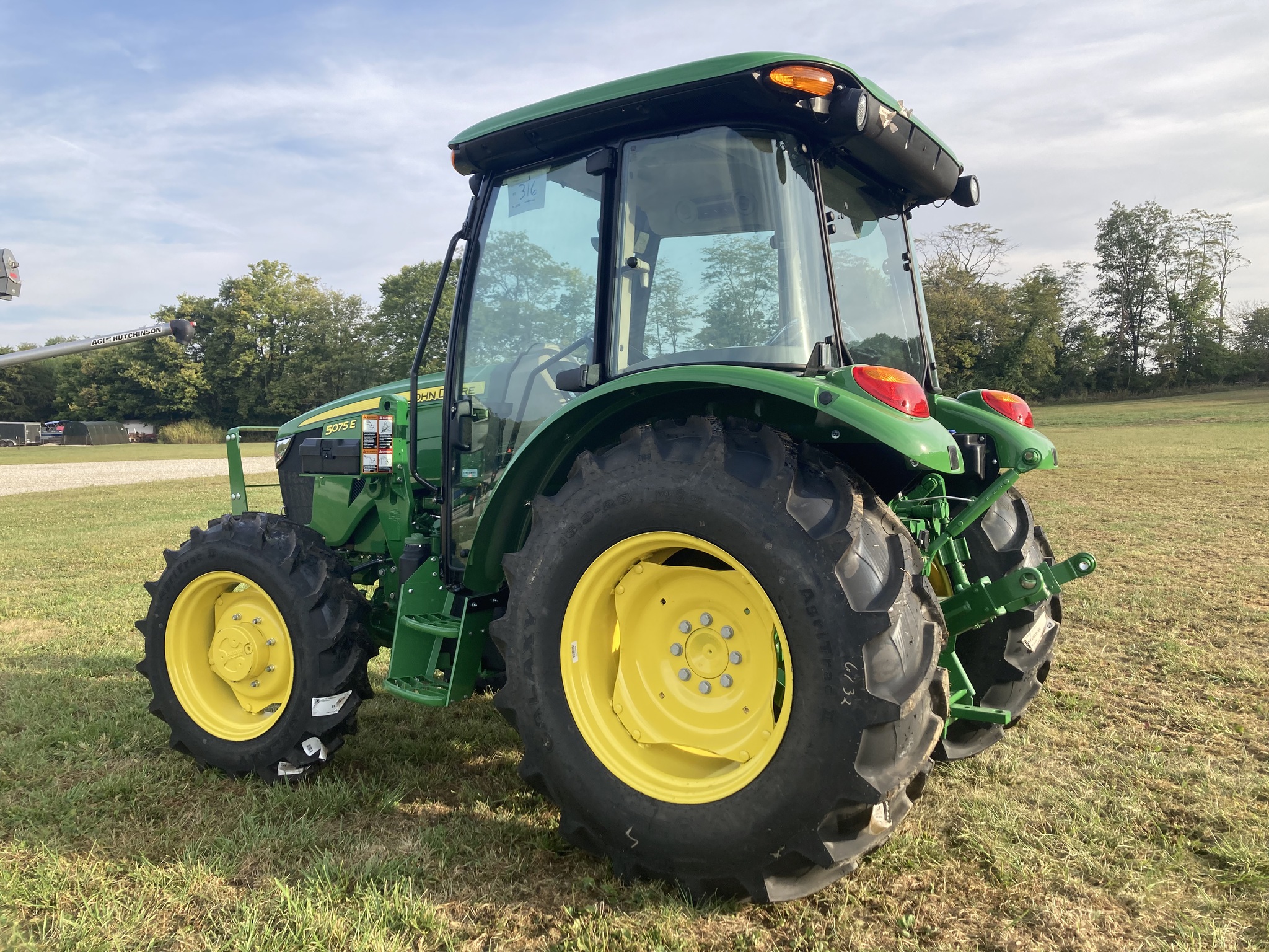 2025 John Deere 5075E Image 2