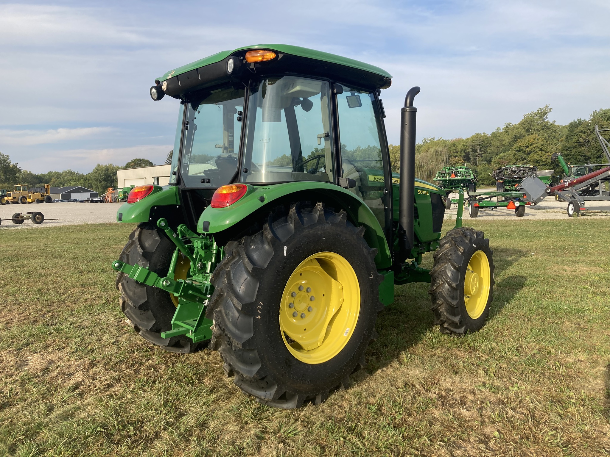 2025 John Deere 5075E Image 4