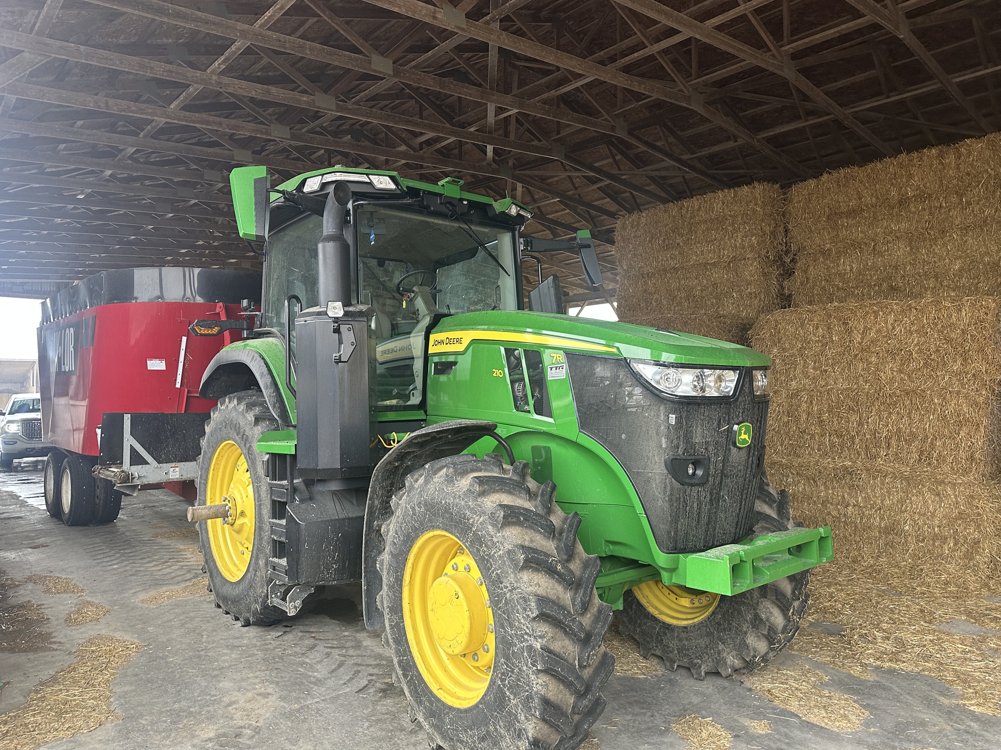 2022 John Deere 7R 210 Image 1