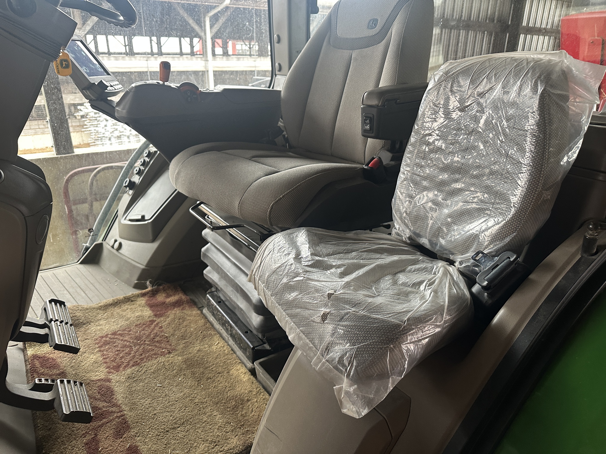 2022 John Deere 7R 210 Image 10