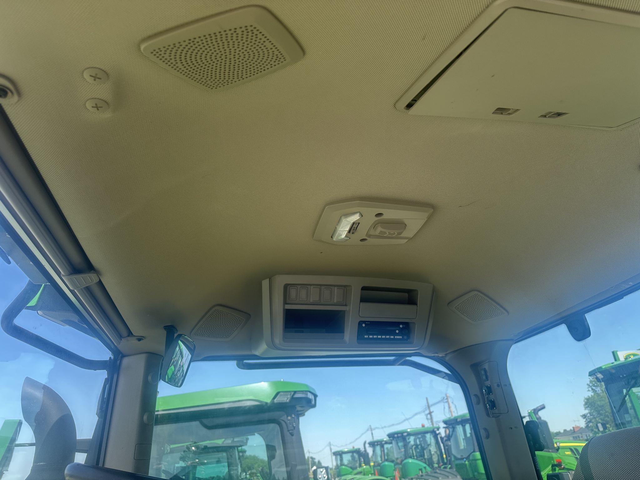 2022 John Deere 7R 210 Image 12