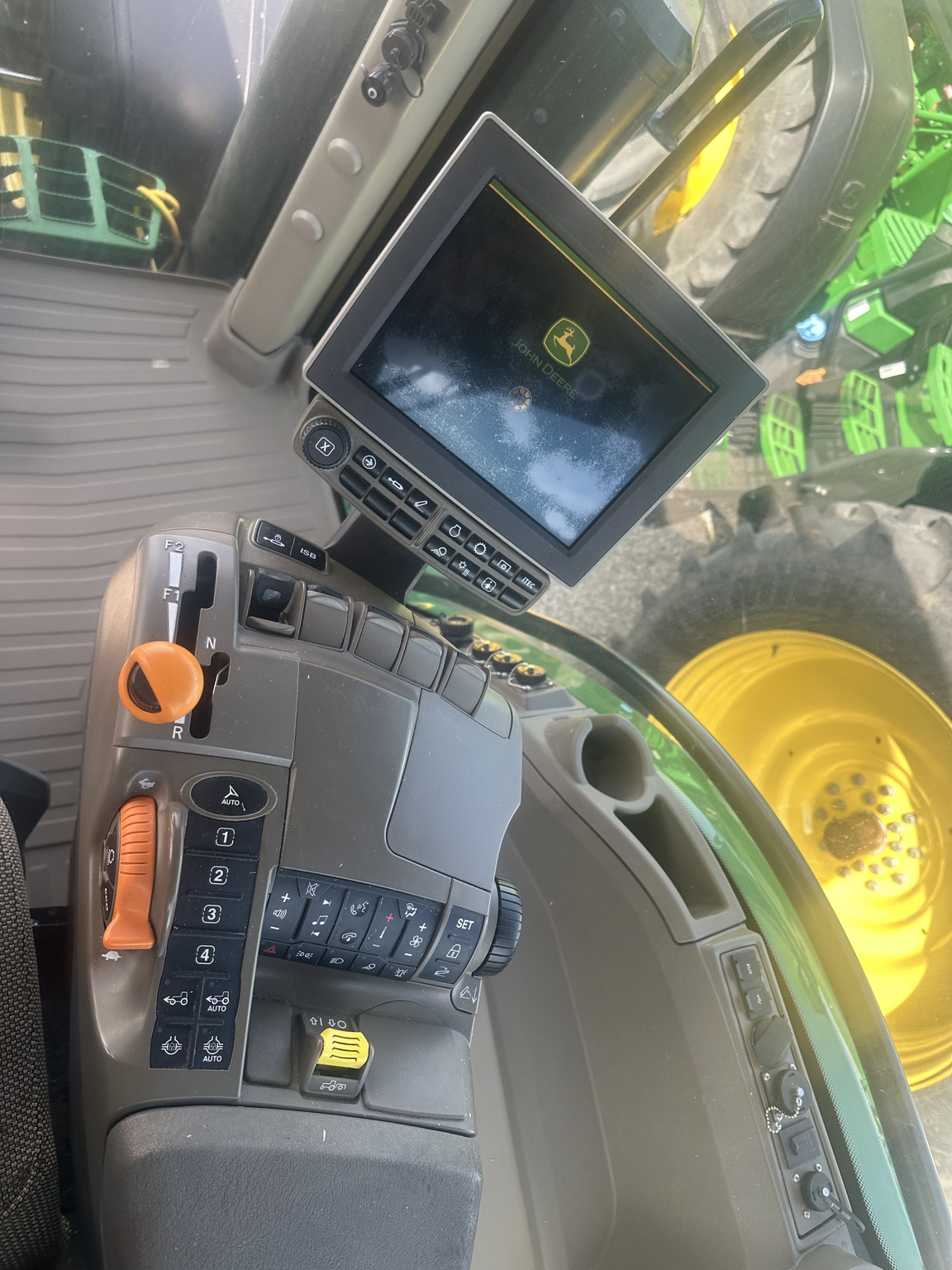 2022 John Deere 7R 210 Image 13