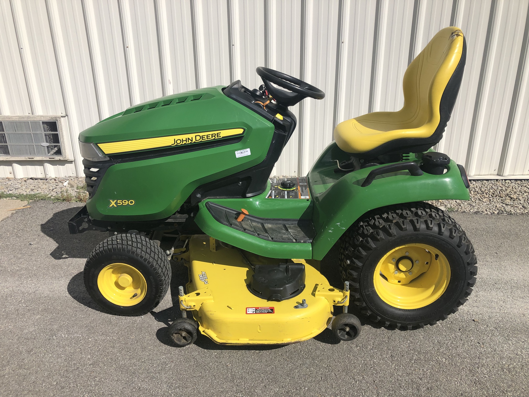 2016 John Deere X590 Image 2