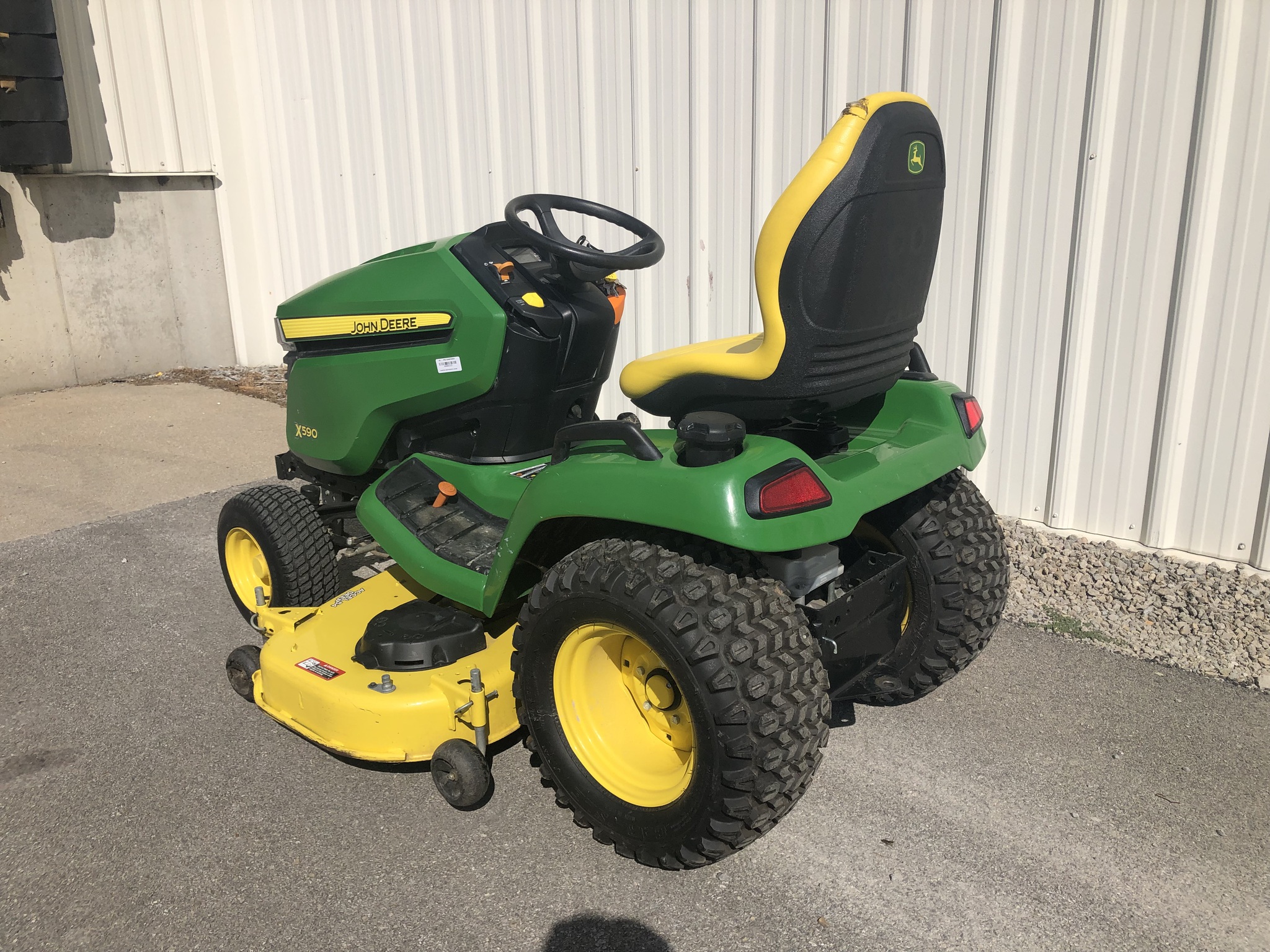 2016 John Deere X590 Image 3