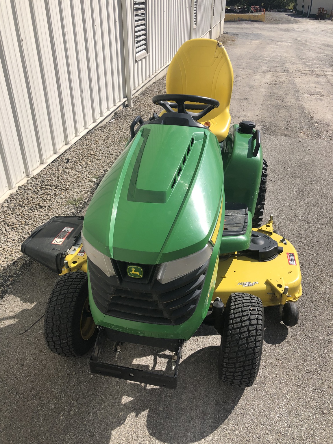 2016 John Deere X590 Image 8