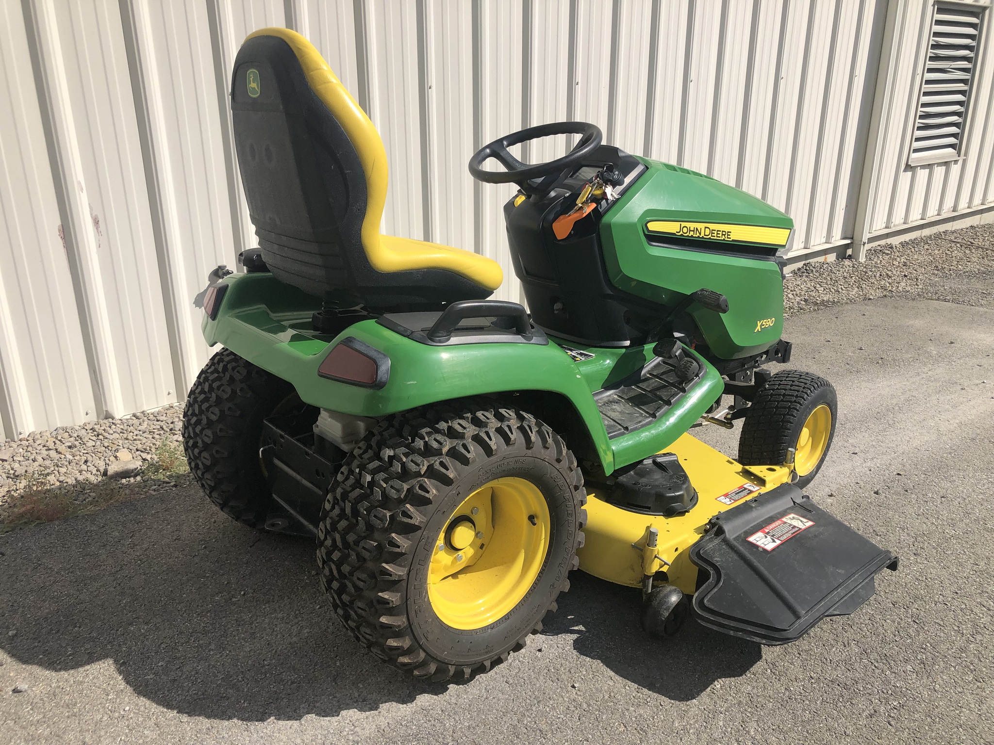 2016 John Deere X590 Image 5