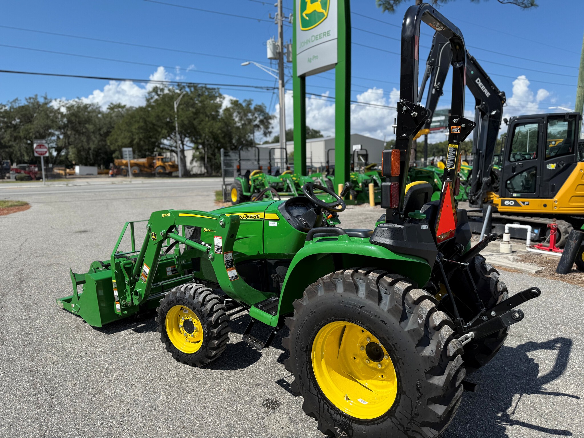 2024 John Deere 3025E Image 5