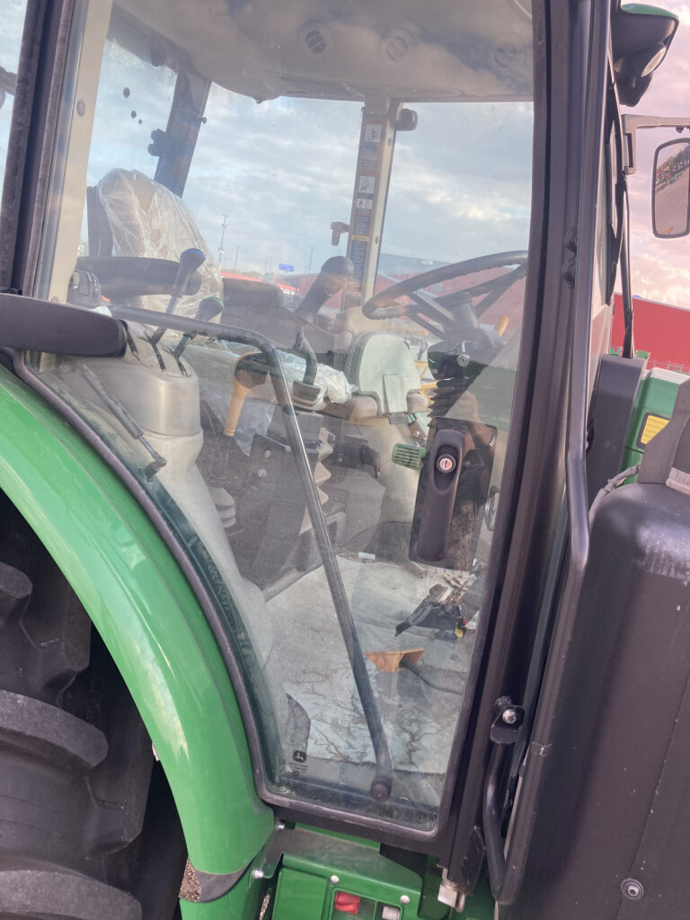 2022 John Deere 5100M Image 4