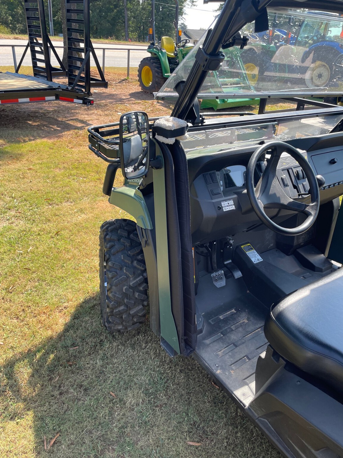 2023 John Deere XUV590M Image 11