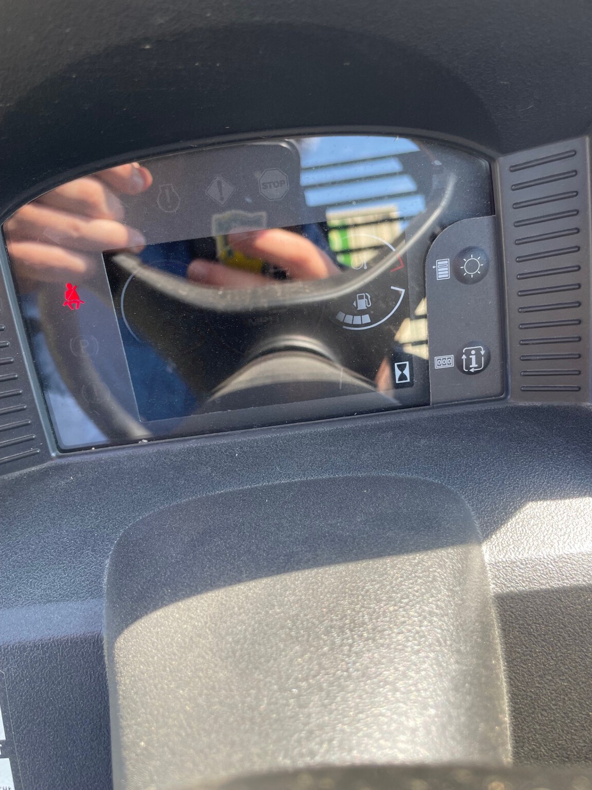 2023 John Deere XUV590M Image 3