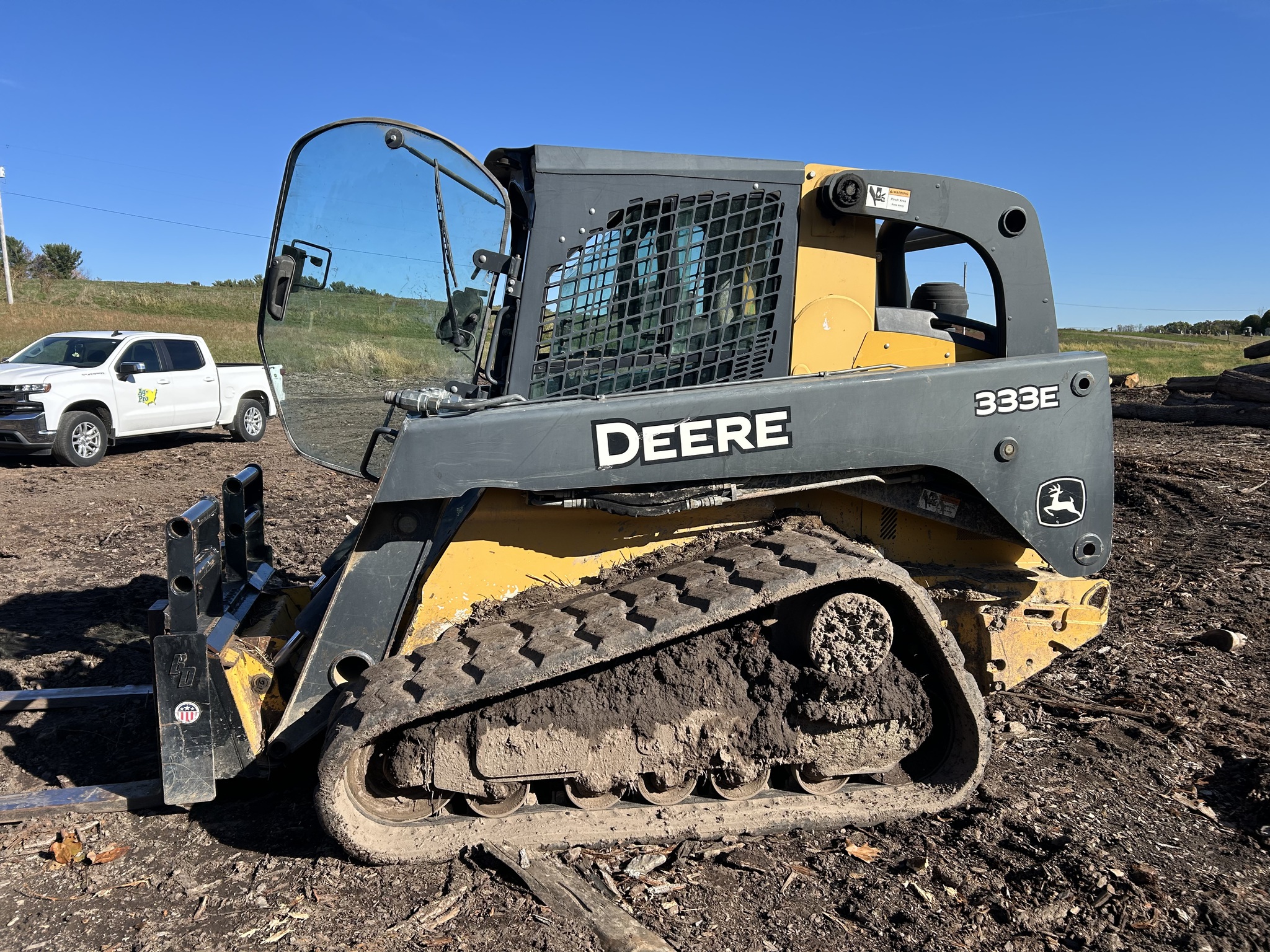 2015 John Deere 333E Image 2