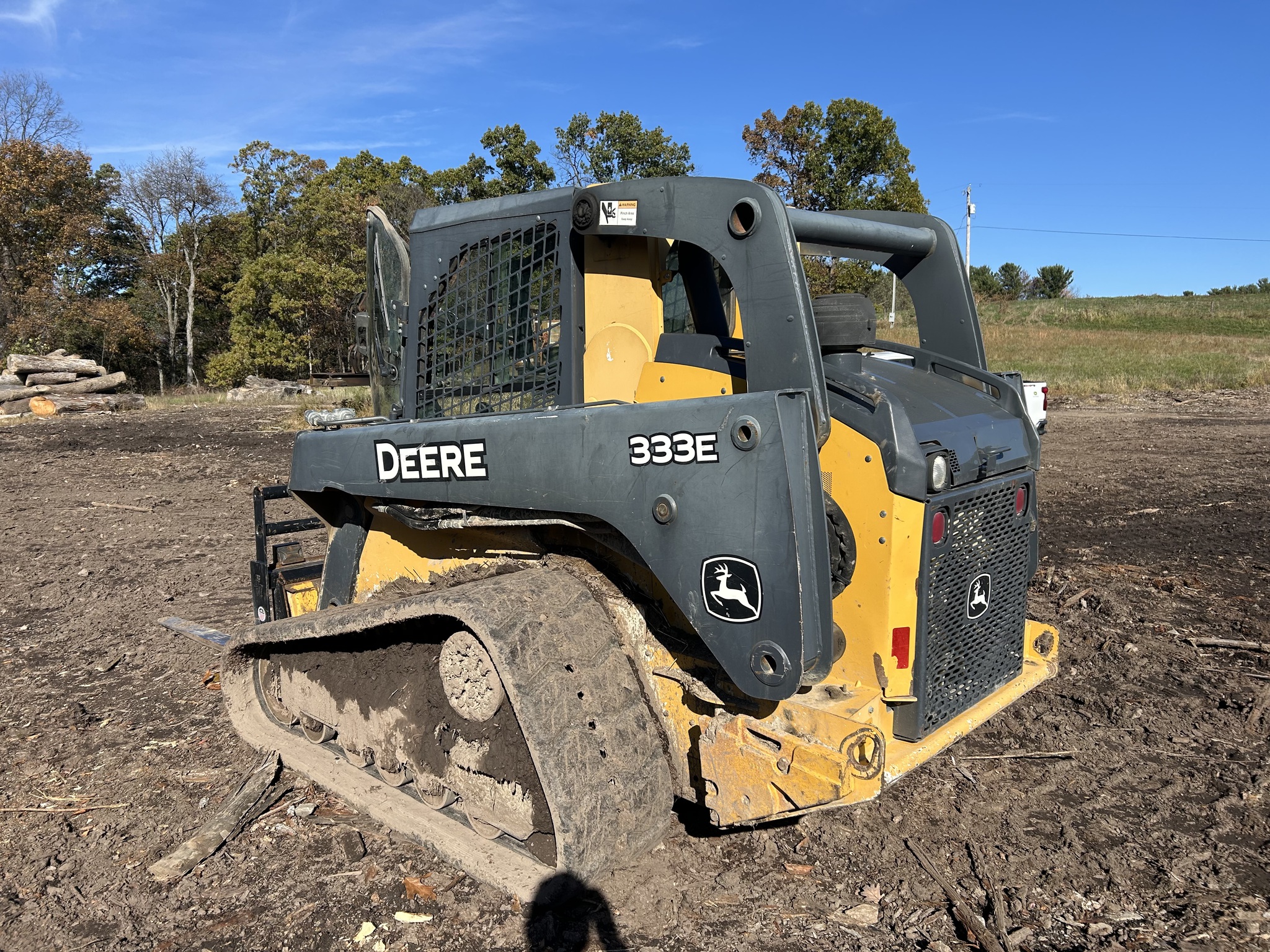 2015 John Deere 333E Image 3