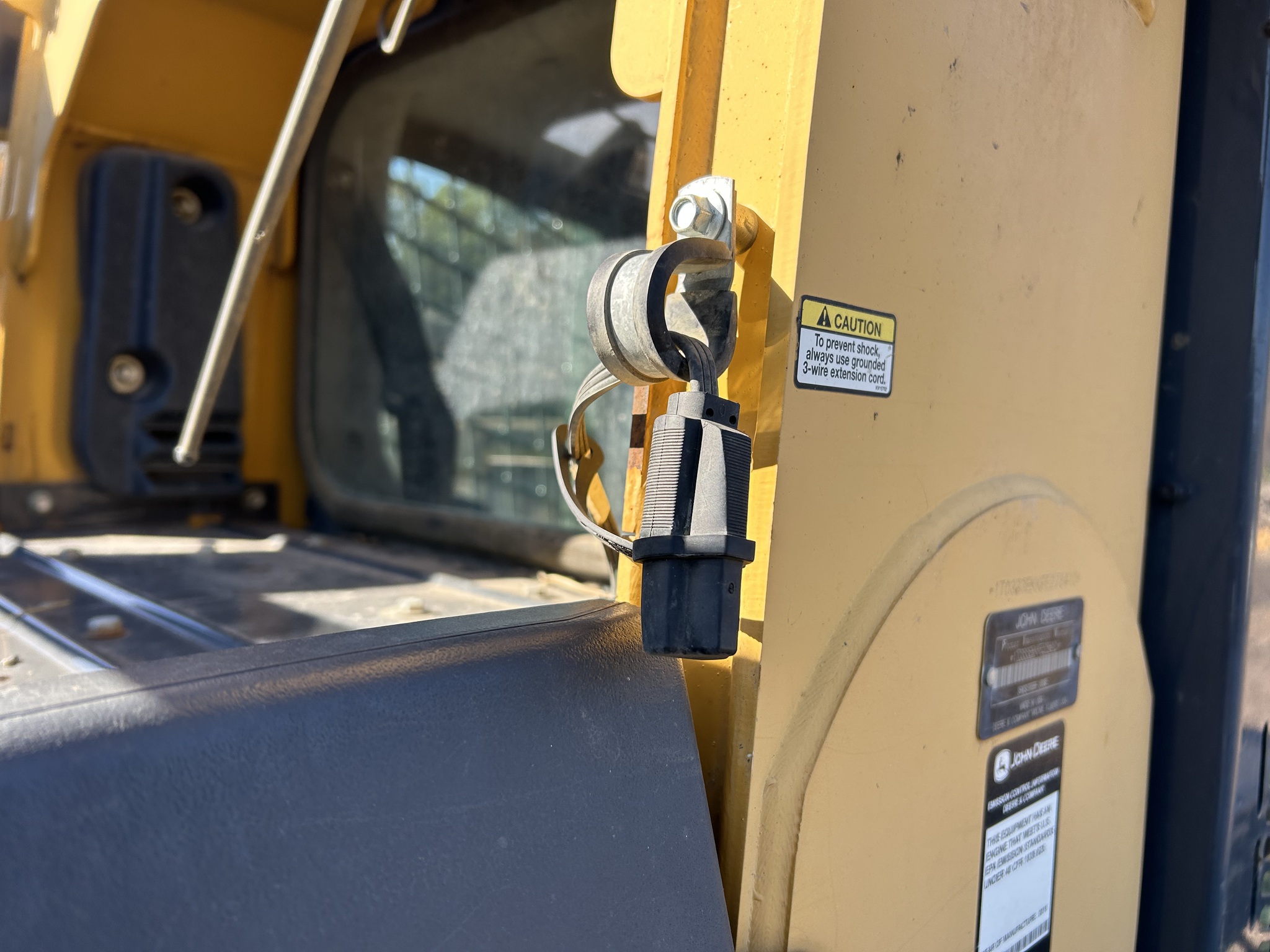2015 John Deere 333E Image 10