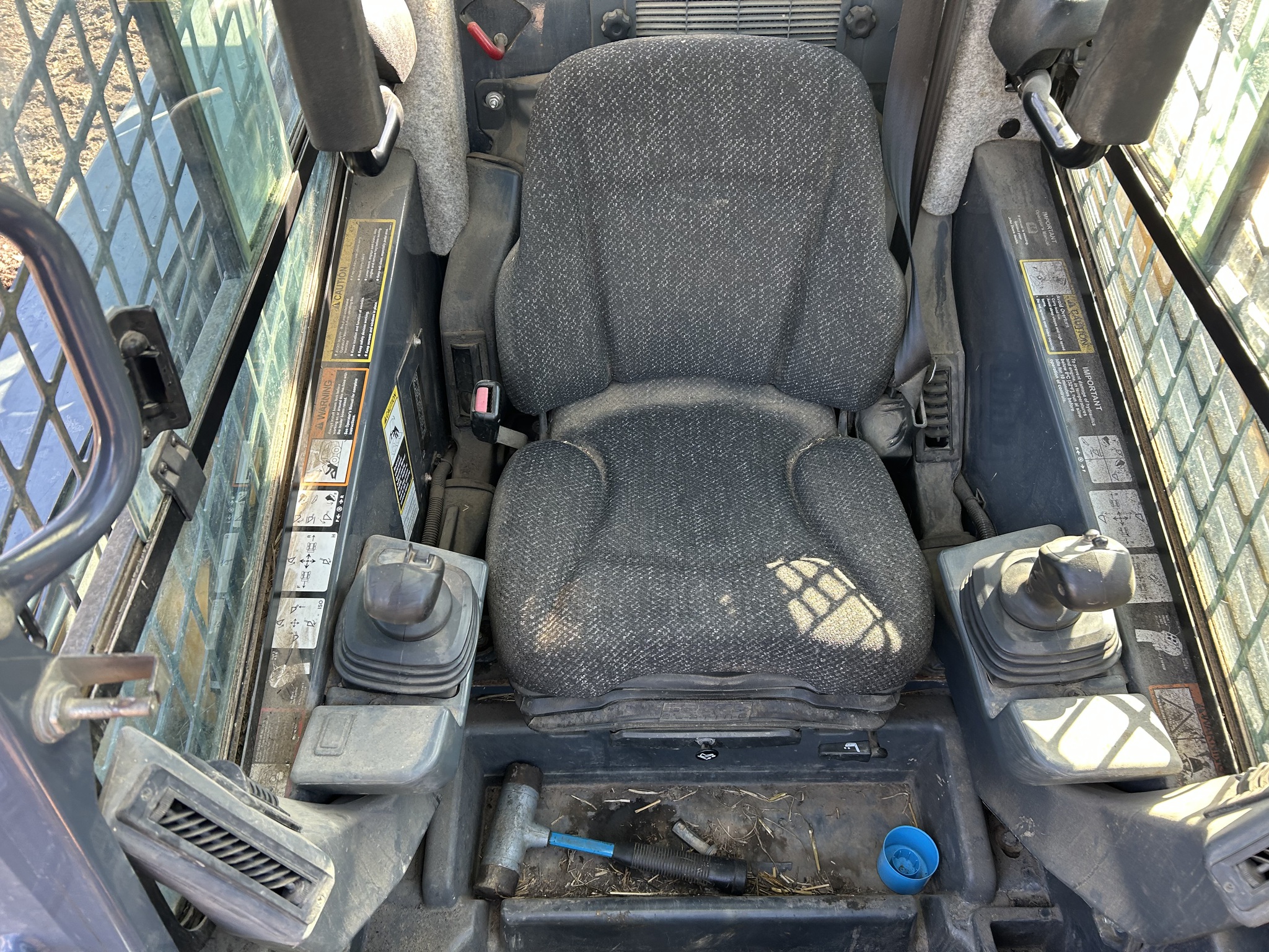 2015 John Deere 333E Image 11