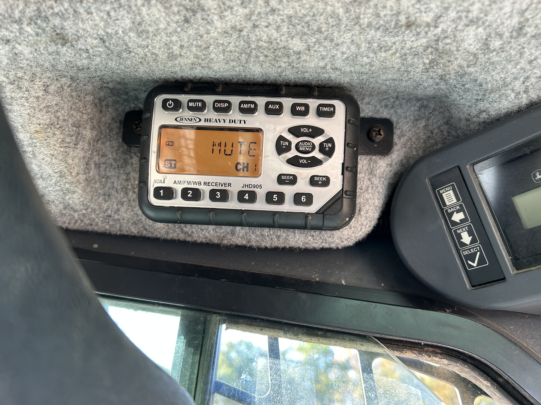 2015 John Deere 333E Image 17