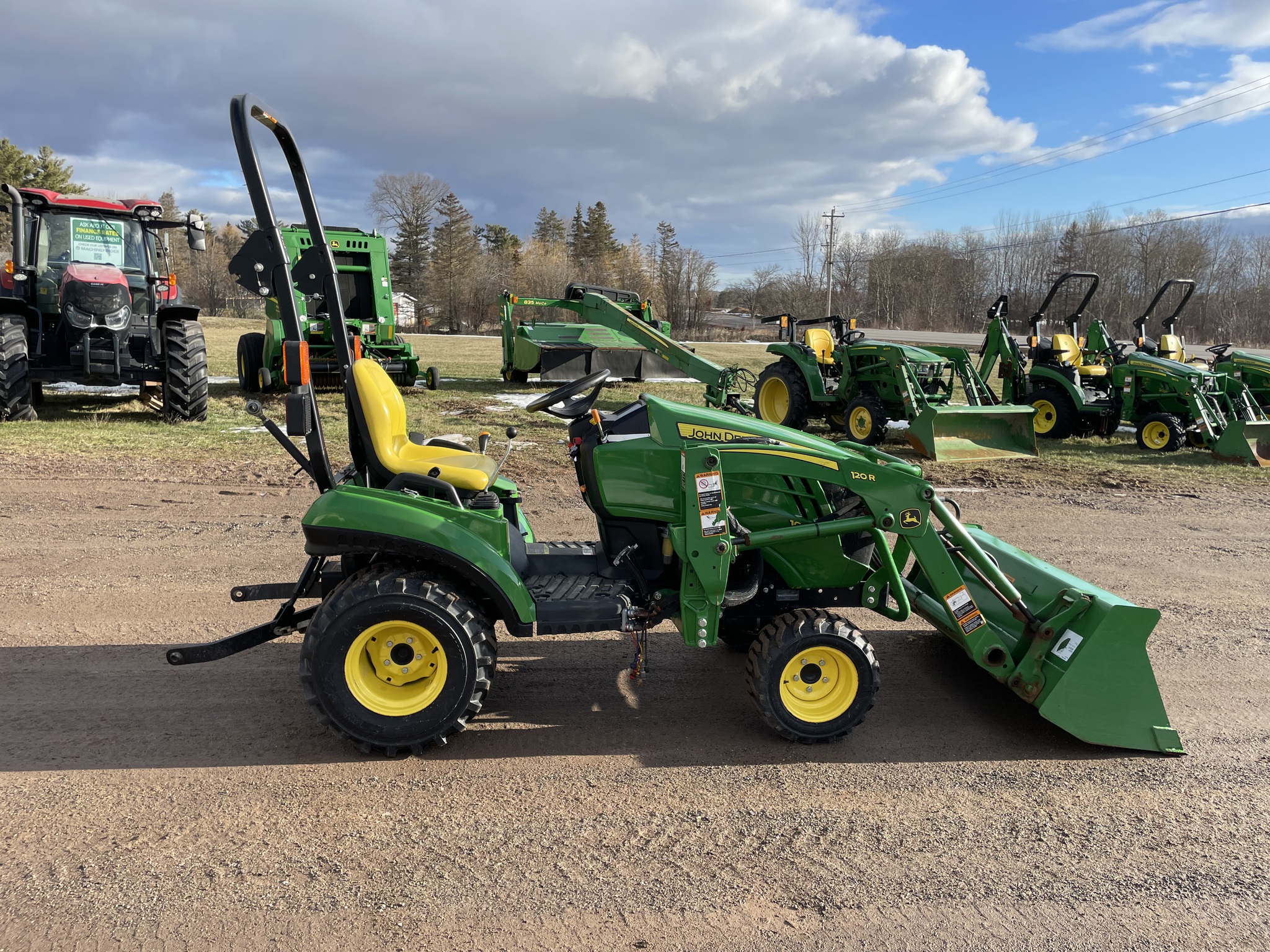 2014 John Deere 1023E Image 5
