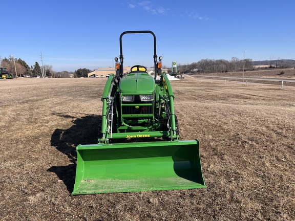 2025 John Deere 3046R - Photo3