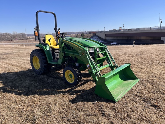 2025 John Deere 3046R - Photo4