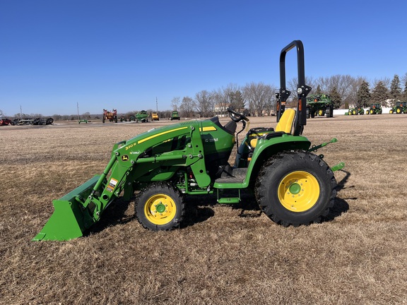 2025 John Deere 3046R - Photo9
