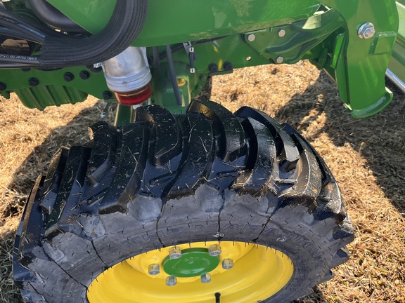 2025 John Deere 3046R - Photo13