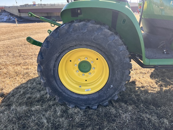2025 John Deere 3046R - Photo14