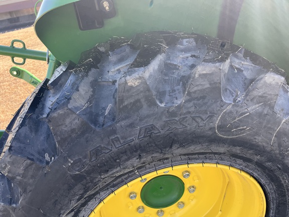 2025 John Deere 3046R - Photo16