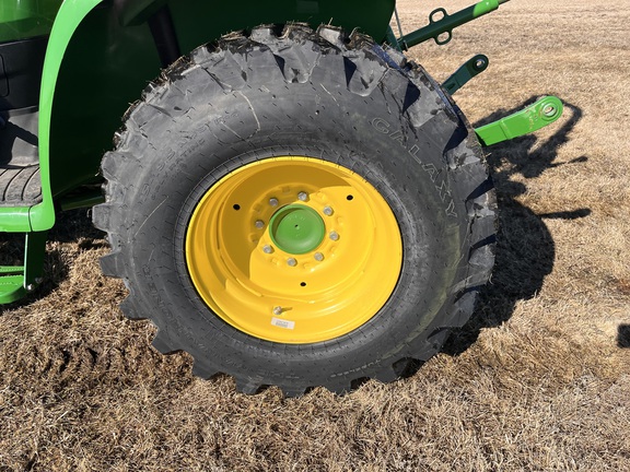2025 John Deere 3046R - Photo17