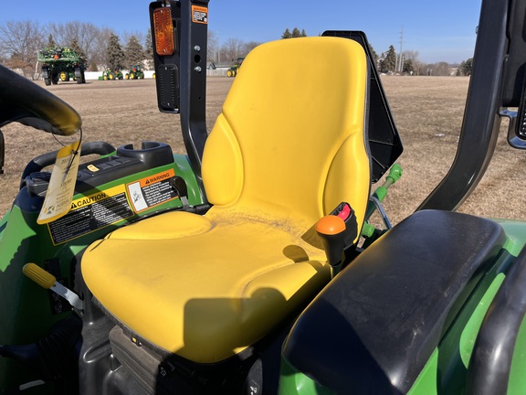 2025 John Deere 3046R - Photo27