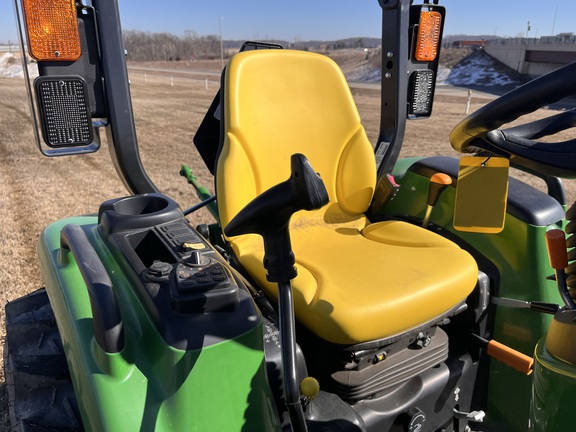 2025 John Deere 3046R - Photo28
