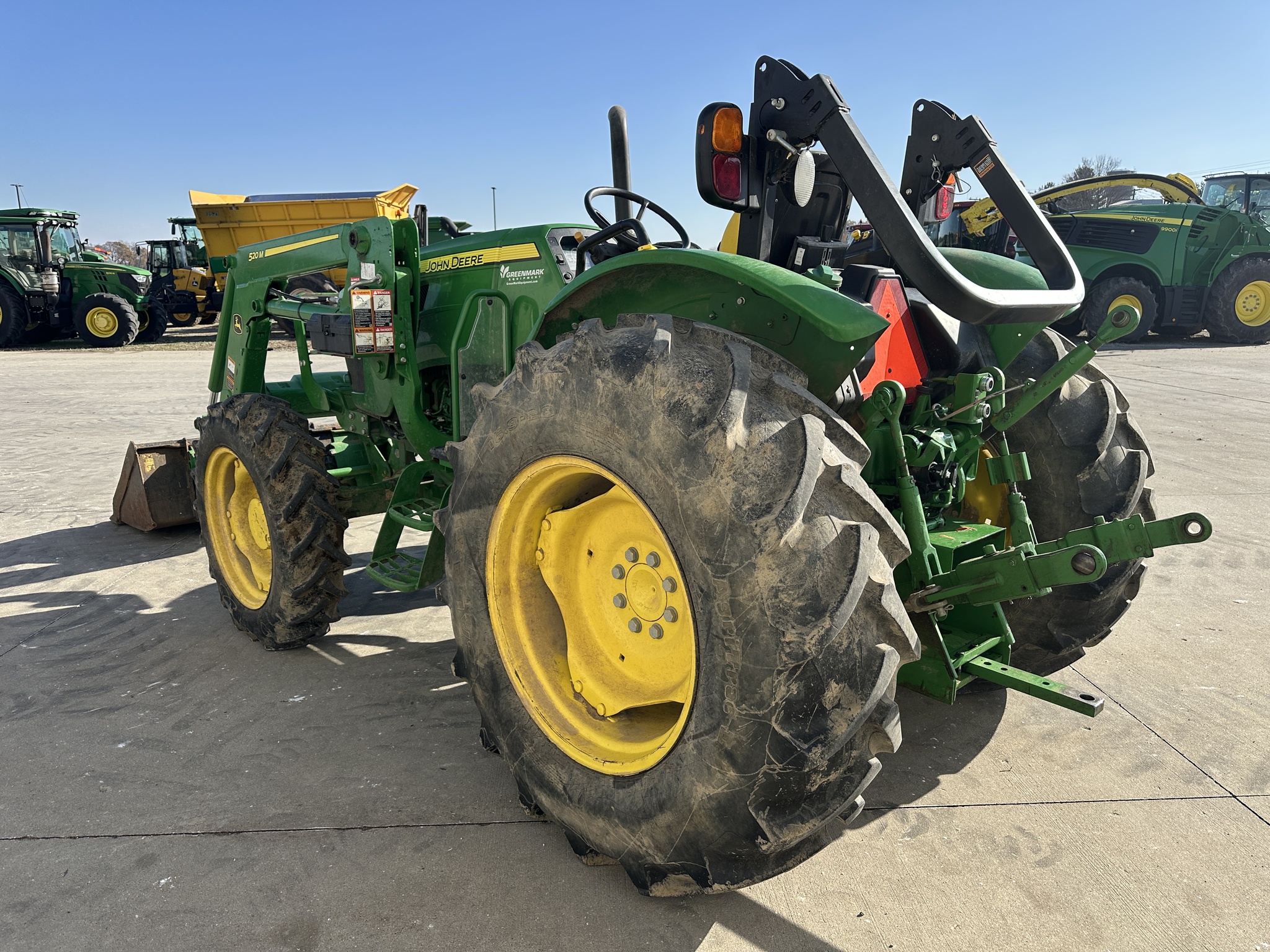 2021 John Deere 5065E Image 5