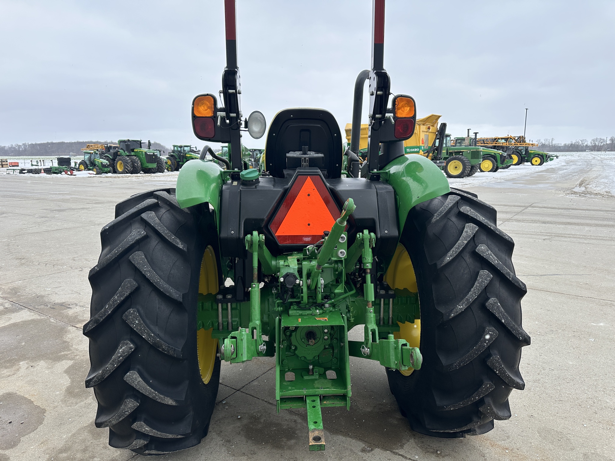 2021 John Deere 5065E Image 4