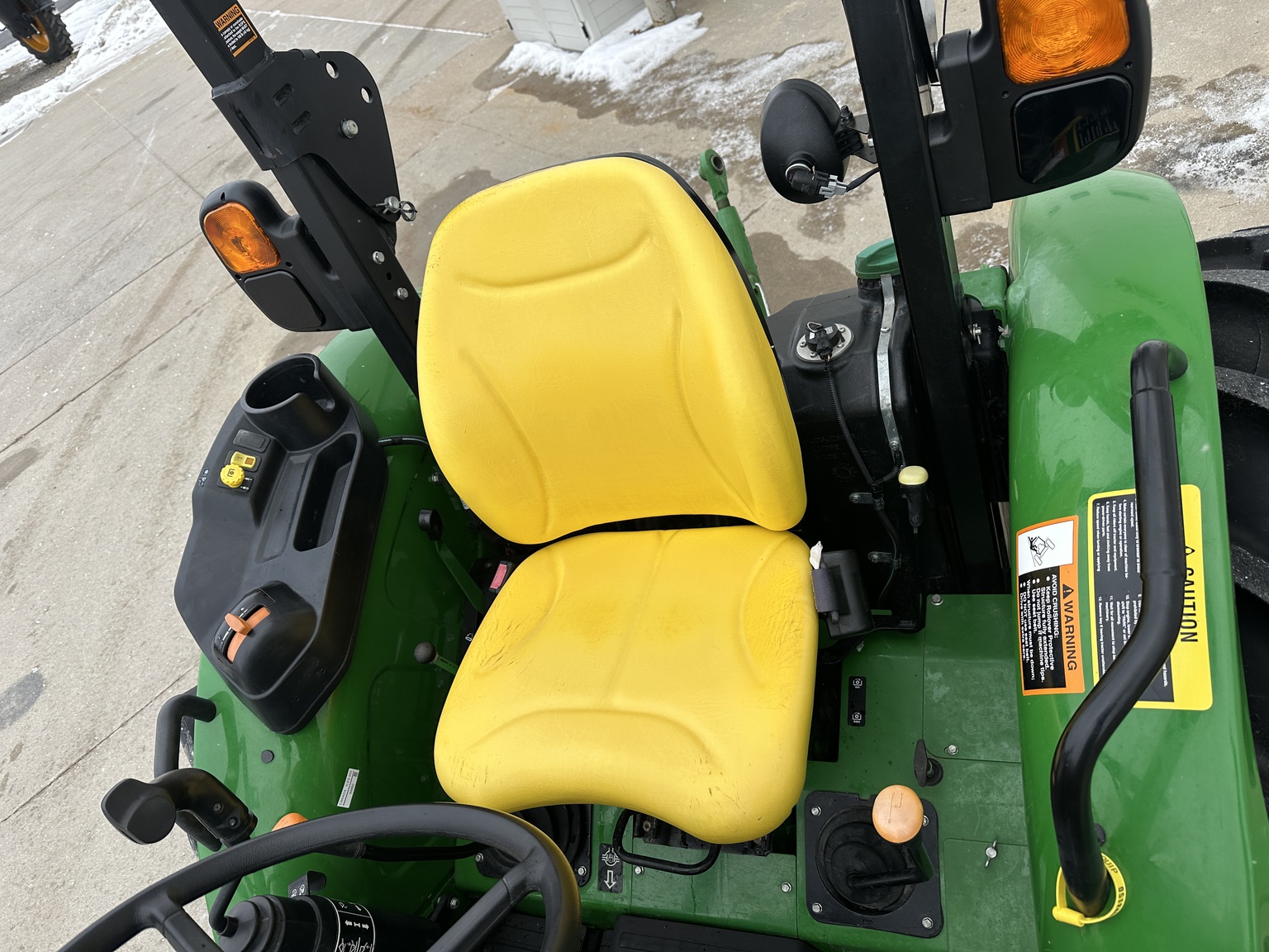 2021 John Deere 5065E Image 9