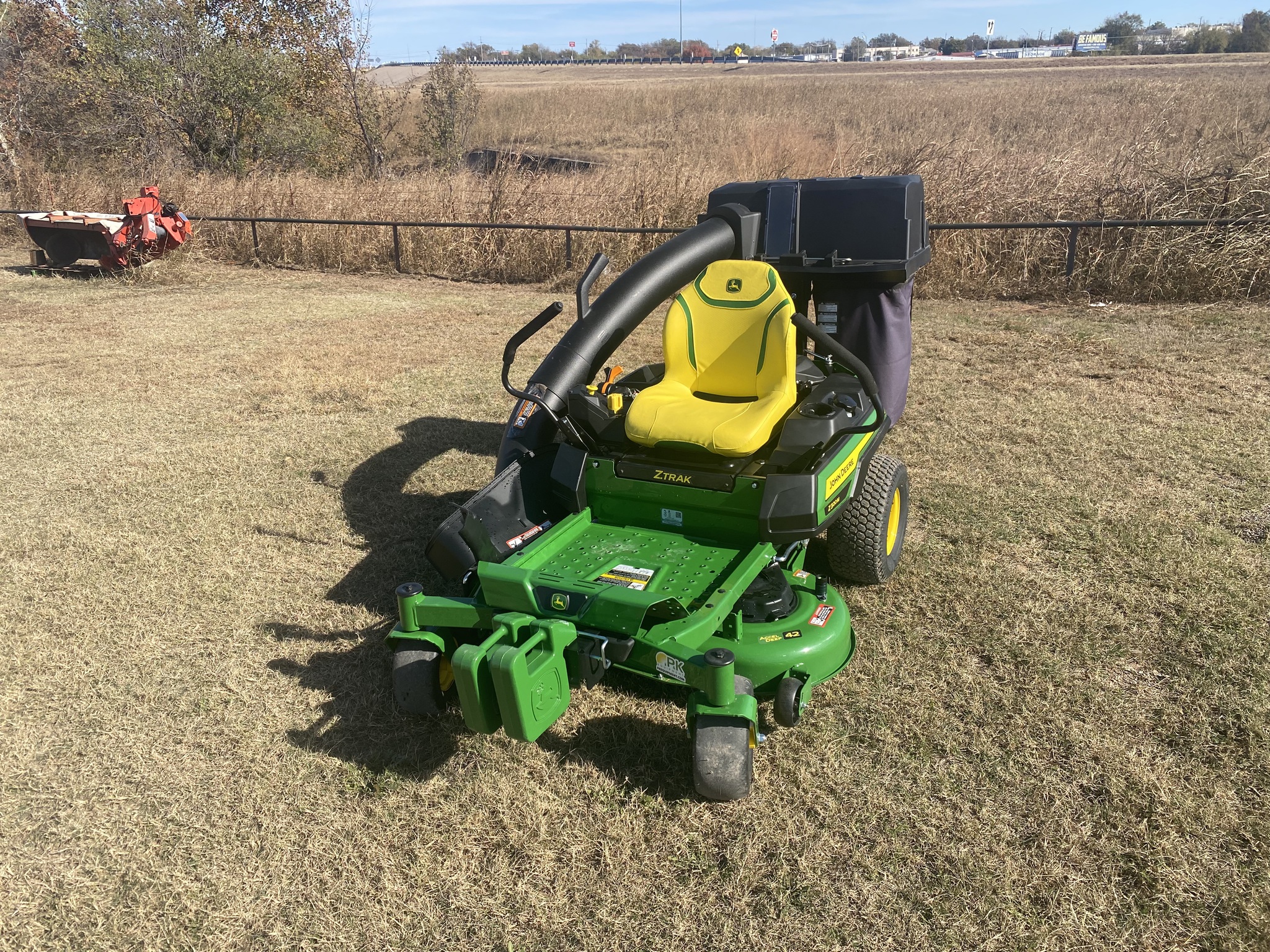 2025 John Deere Z320M Image 1