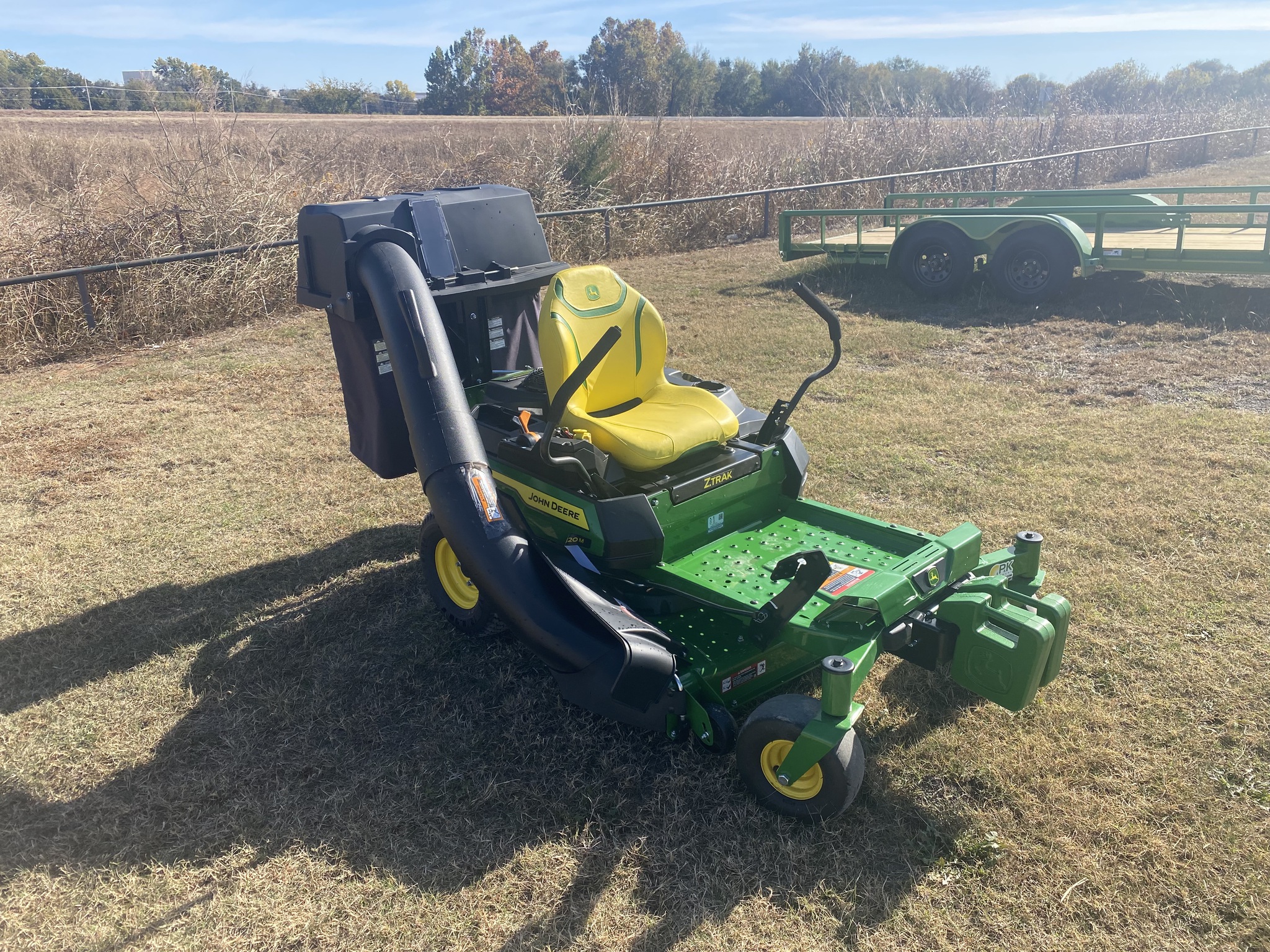 2025 John Deere Z320M Image 8