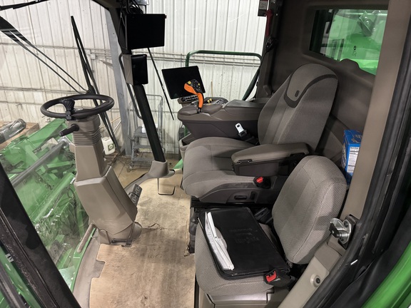 2025 John Deere S7 900 - Photo13