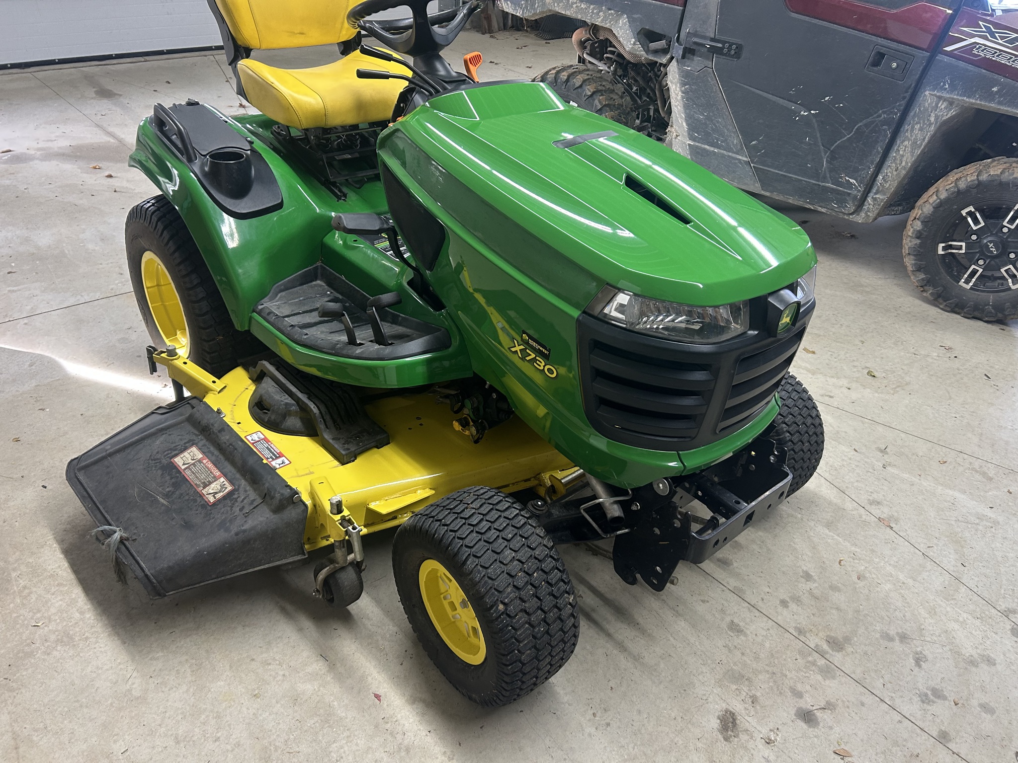 2021 John Deere X730 Image 4