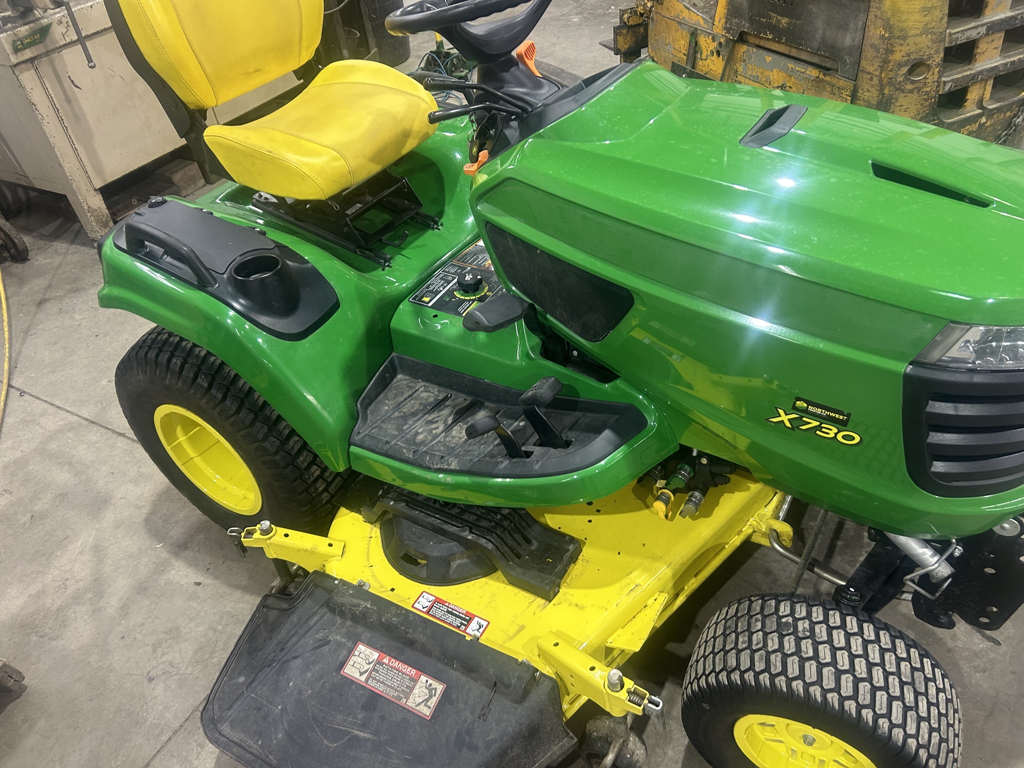 2021 John Deere X730 Image 10