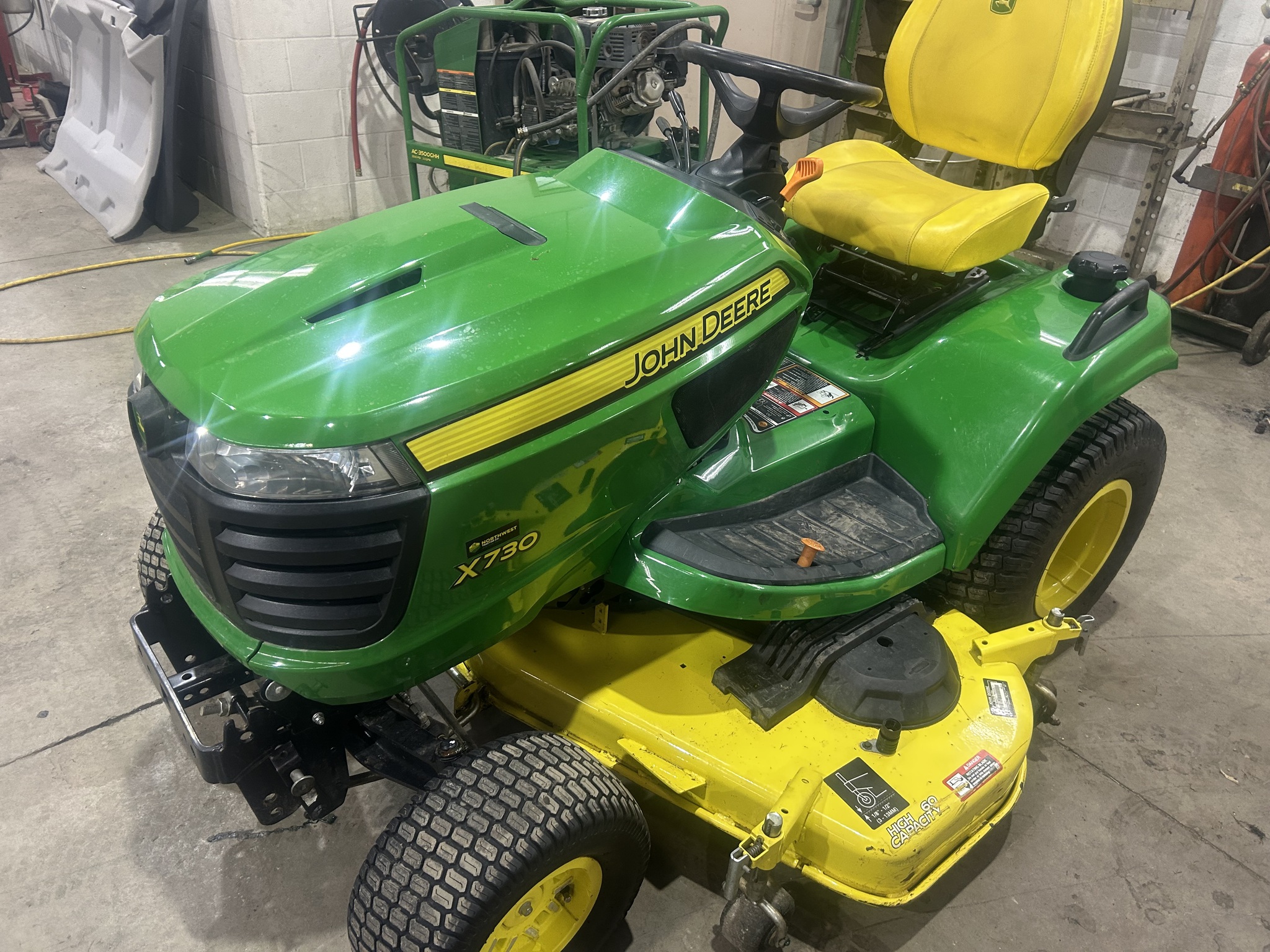 2021 John Deere X730 Image 9