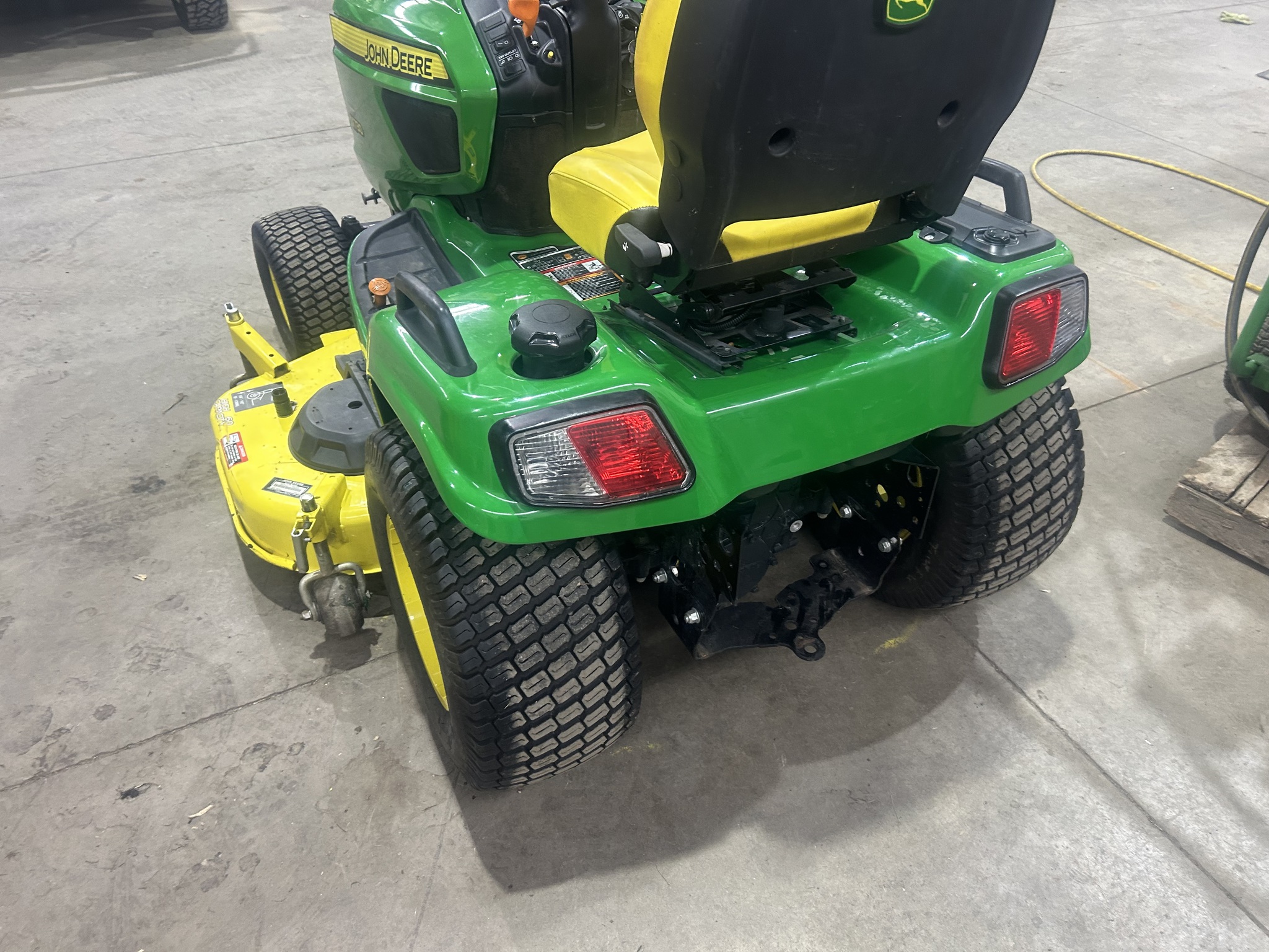 2021 John Deere X730 Image 12