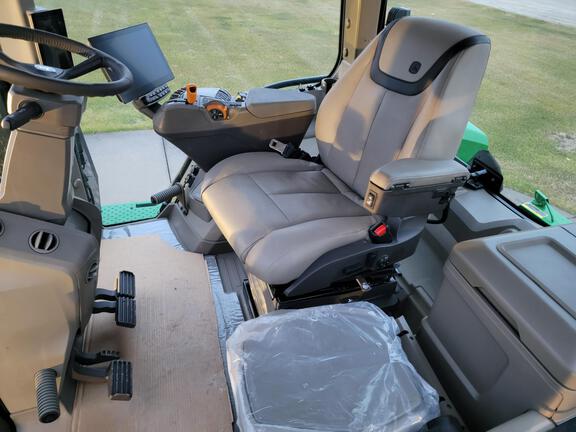 2025 John Deere 8R 370 - Photo14