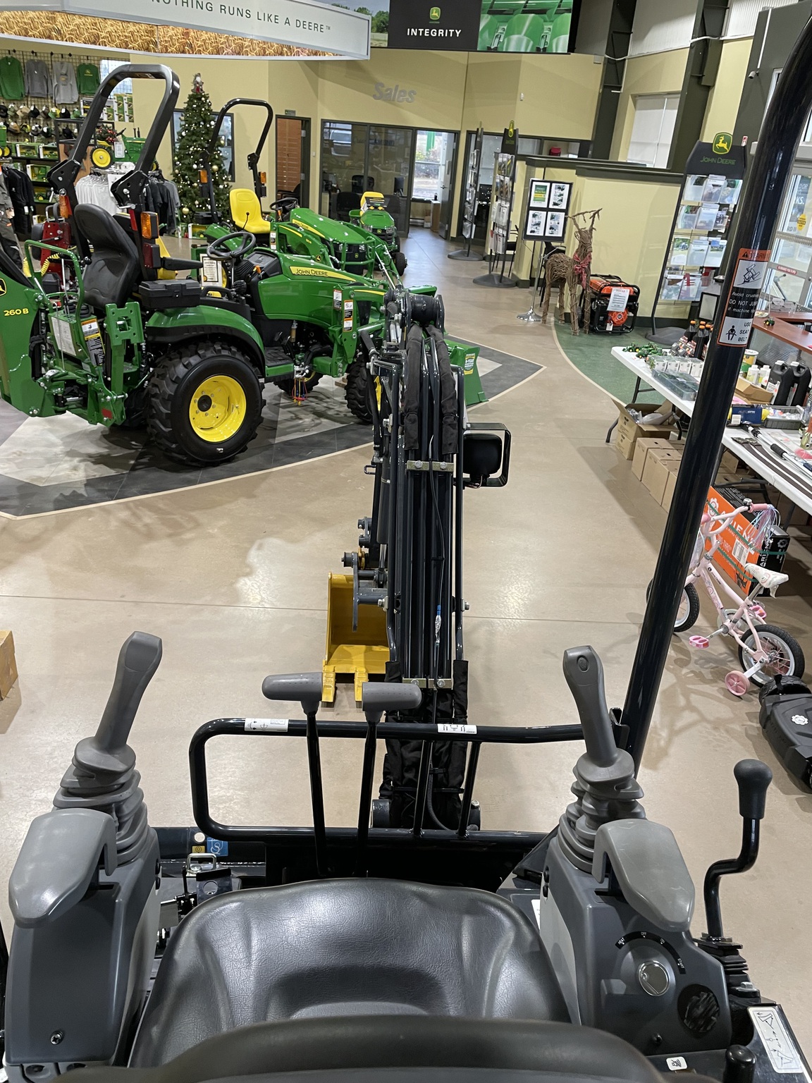 2022 John Deere 17G Image 7